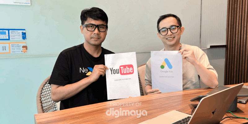 Renra bersama tim Google Indonesia membahas materi Google Ads dan YouTube Ads